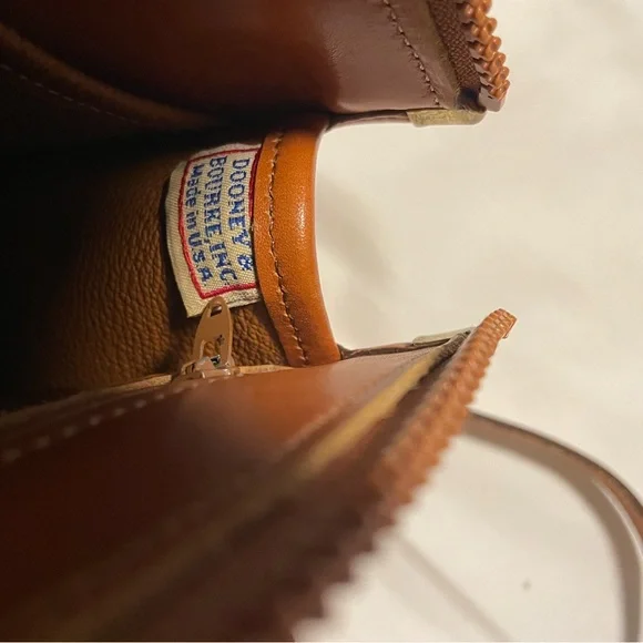 Excellent condition vintage Dooney & Bourke - Picture 4 of 5